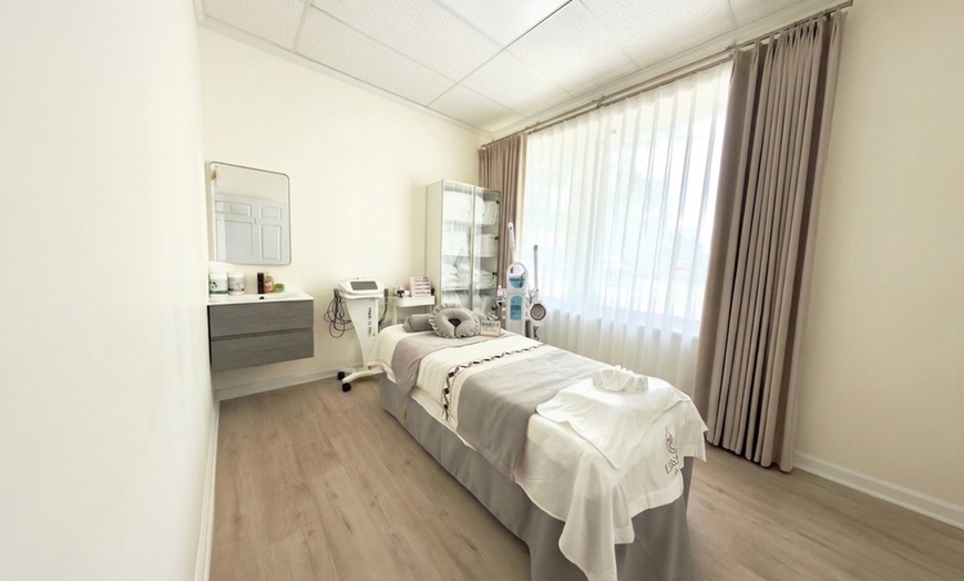 Image 2: Head Spa Treatments & Mini Facials (60 or 75 Minutes)
