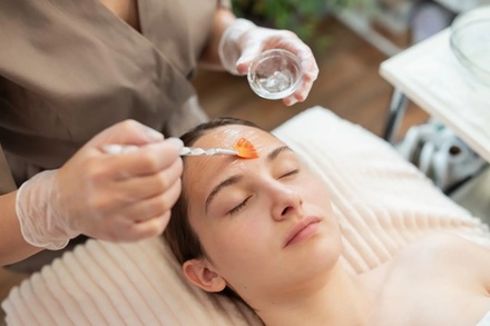 60-Minute Classic Hydrating Custom Facial Spa Package - House of Hudson Day Spa