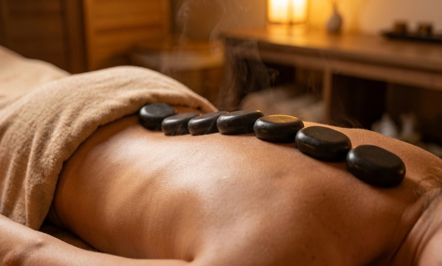 Image 6: Couples Massage with Hot Stones & Aromatherapy for Deep Relaxation