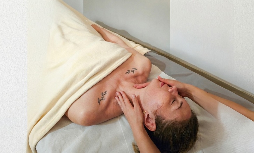 Image 2: Masaż klasyczny, relaksacyjny, gorącymi kamieniami lub antycellulitowy