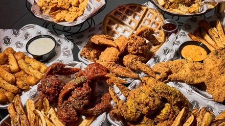 6 Wing Basket and Fries (Tuesday – Thursday) - CeeZoos Bar & Lounge