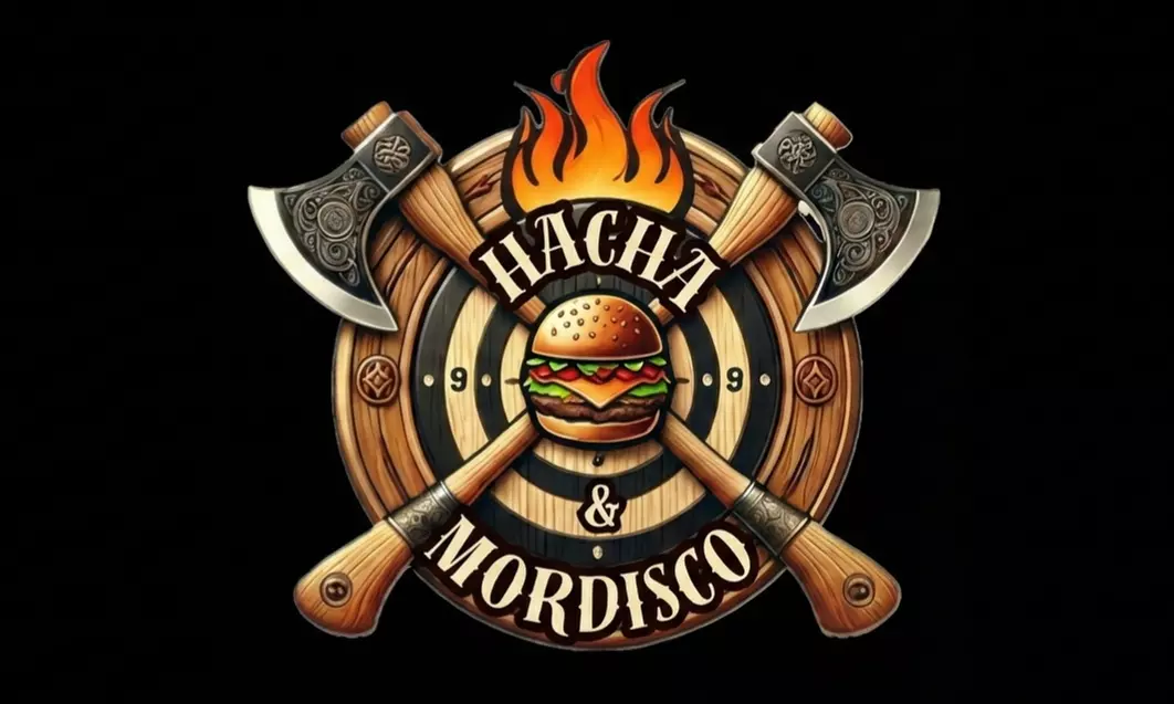 Lanzamiento de hachas con opción a perrito caliente para 2, 3 o 4 pax.