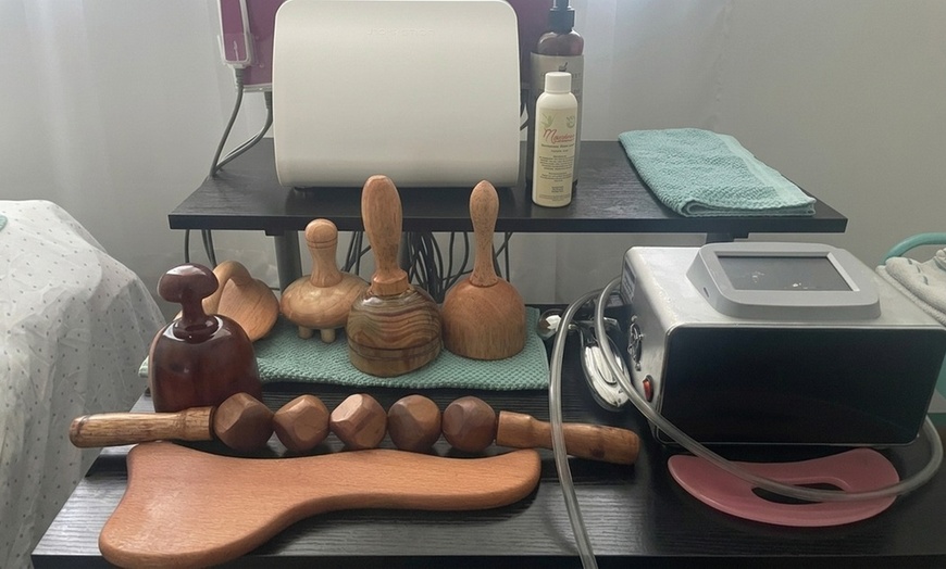 Image 4: Lymphatic Massage Session with LED Light + Wood Therapy 