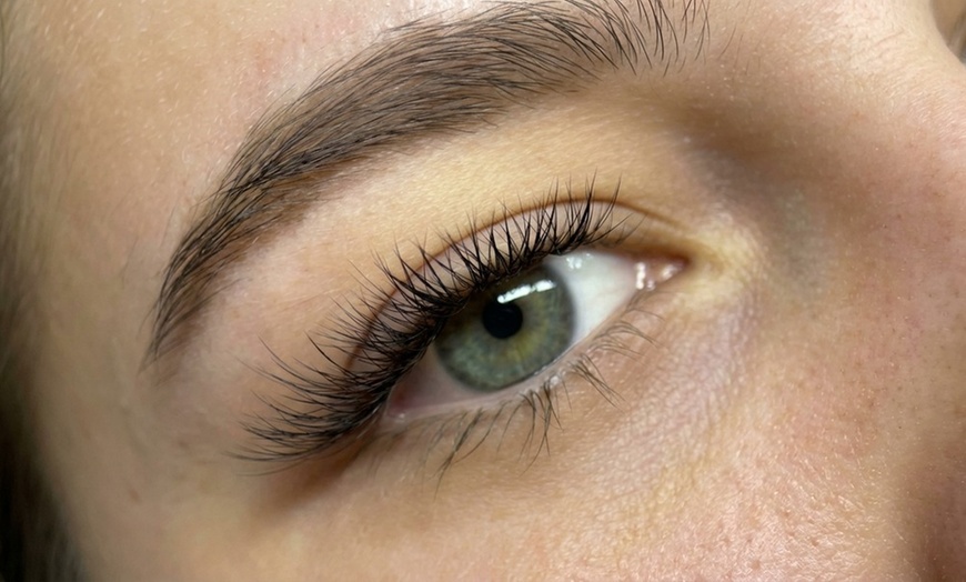 Image 3: Wimpernverlängerung mit 1:1- oder 2D-3D-Technik für 1 Person