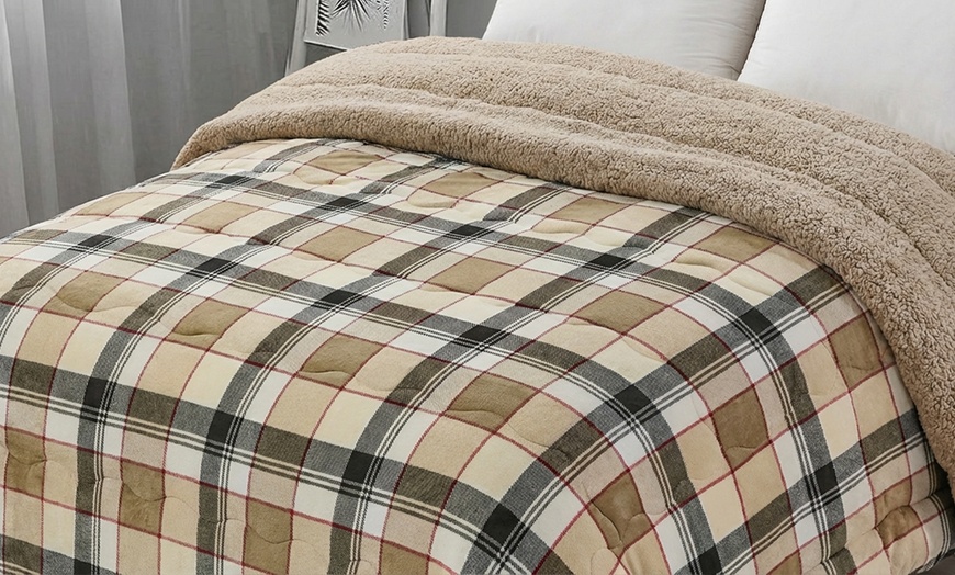 Image 7: Trapunta invernale in sherpa