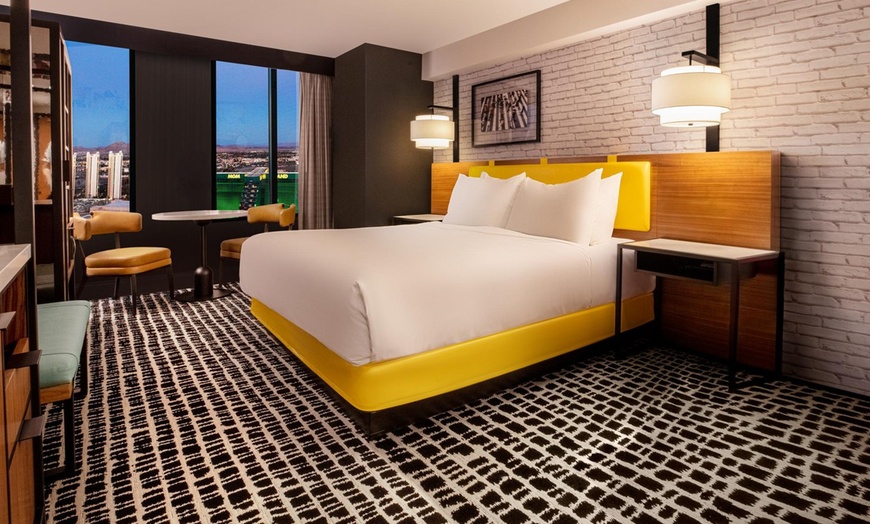 Image 15: Las Vegas Strip Casino Hotel with Big Apple Coaster