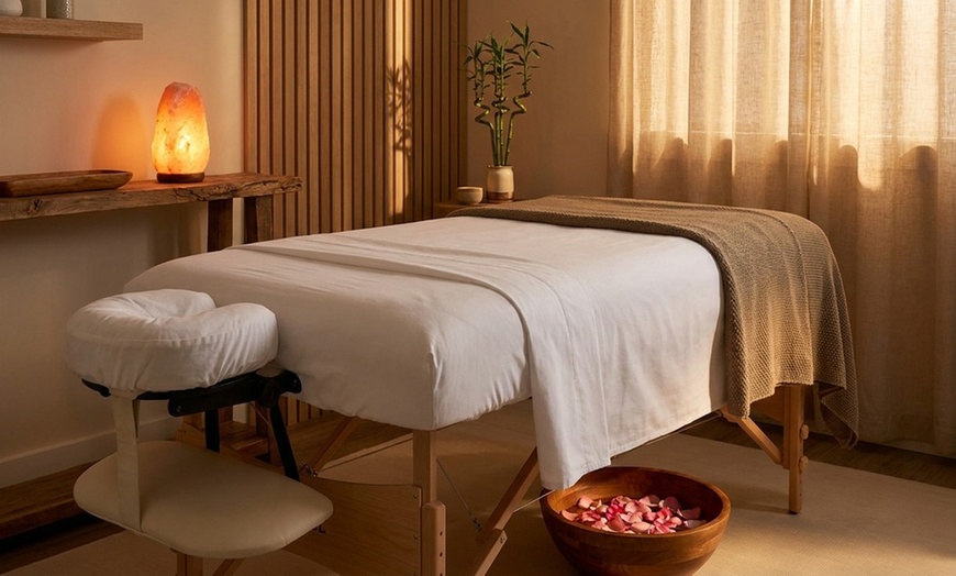Image 3: Get Lymphatic Drainage massage at Elinda Beauty Station