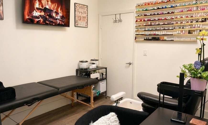 Image 2: Sensory Reset Spa Day Pass with Exfoliation & Take-Home Gift