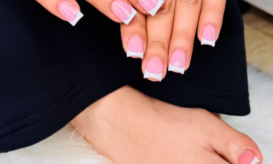 Image 5: Hydro Steam Spa Gel Mani-Pedi for Hydrated, Polished Nails