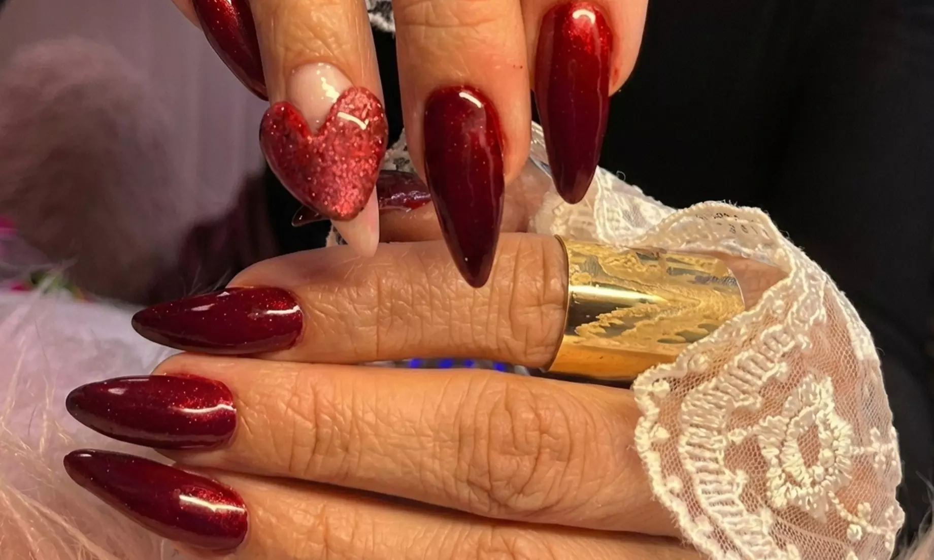Manicura y/o pedicura con esmaltado semipermanente para 1 persona