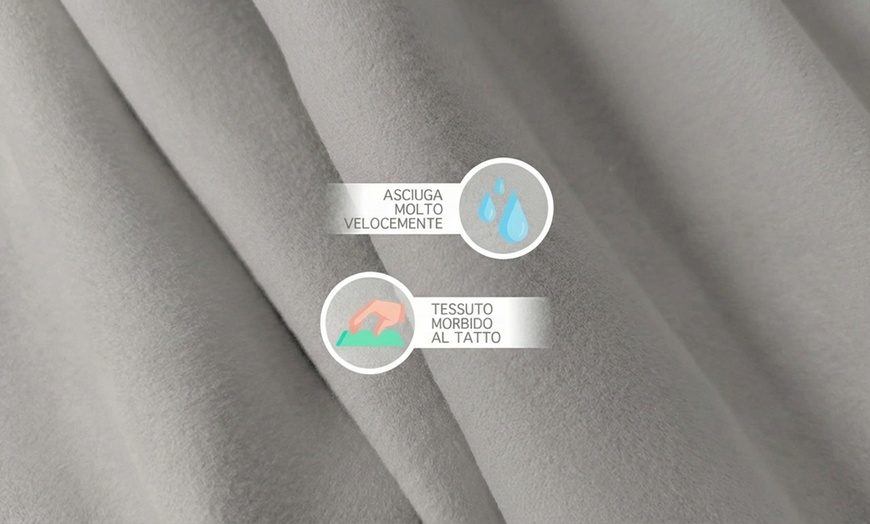 Image 6: Albornoz unisex con capucha de microfibra