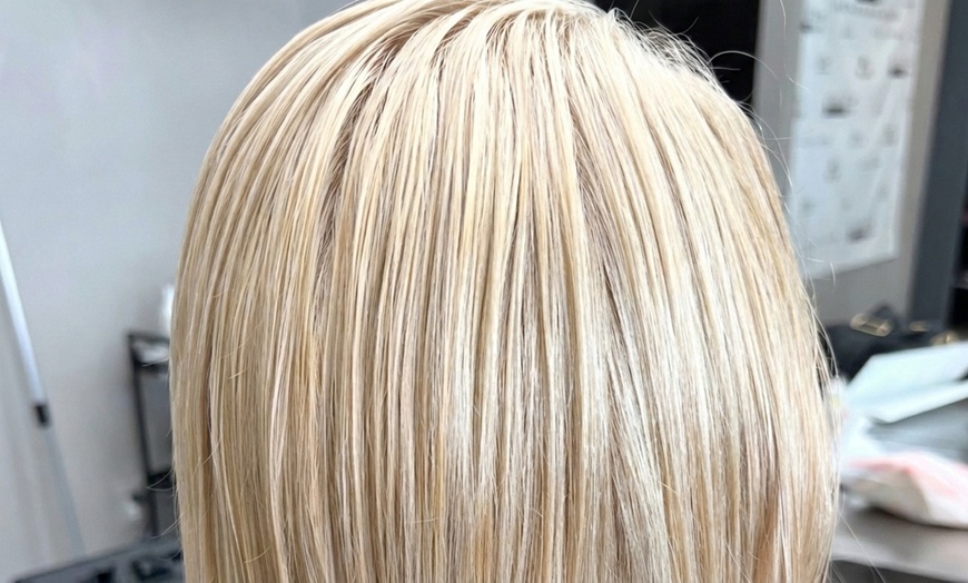 Image 2: Get a Stunning Look with Full or All Over Highlights Options