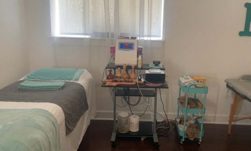 Image 5: Lymphatic Massage Session with LED Light + Wood Therapy 