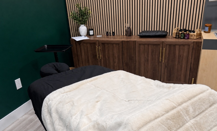 Image 2: Massage with Hot Stones: Personalized Massage