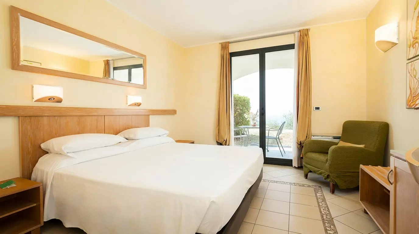 Imperia 4*: Soggiorno in camera deluxe con colazione o mezza pensione