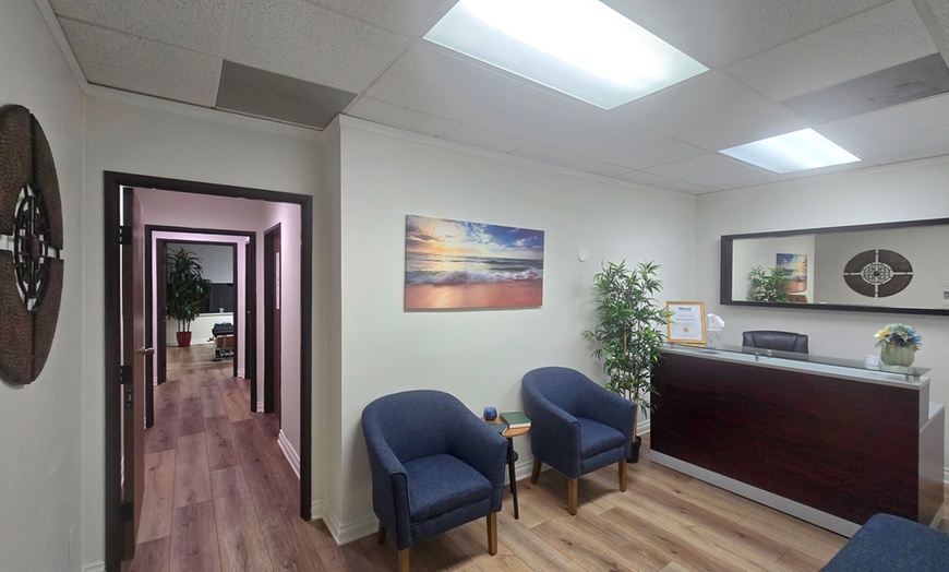 Image 4: 60 or 90 Minute Deep Tissue Massages + Hot towels