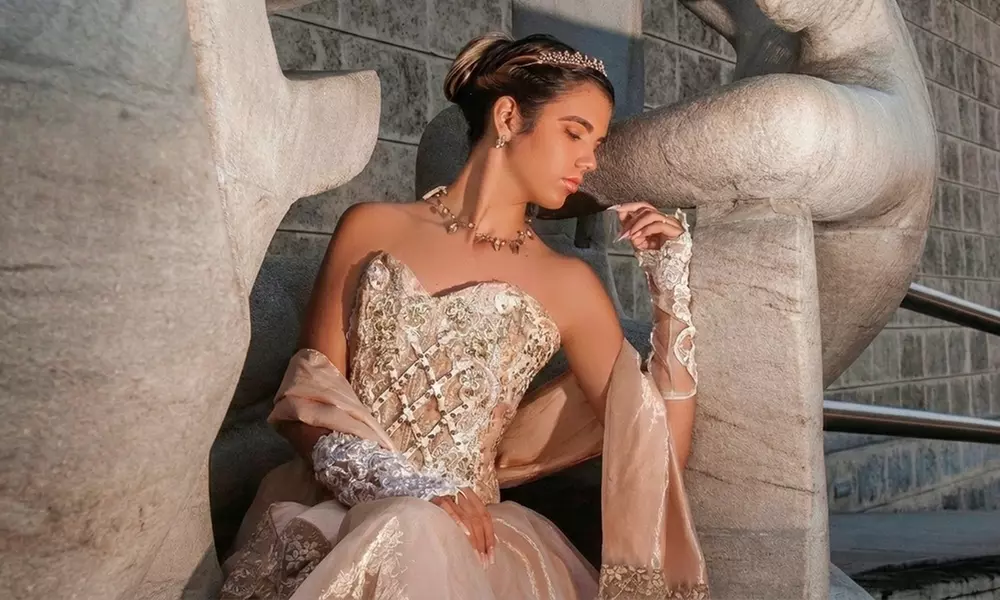 Sesión de fotos de quinceañera con 20 fotos editadas y una ampliación