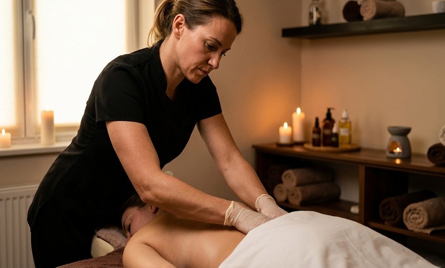 Image 5: Ultimate Detox! Swedish Massage & Body Scrub for Smooth Skin 