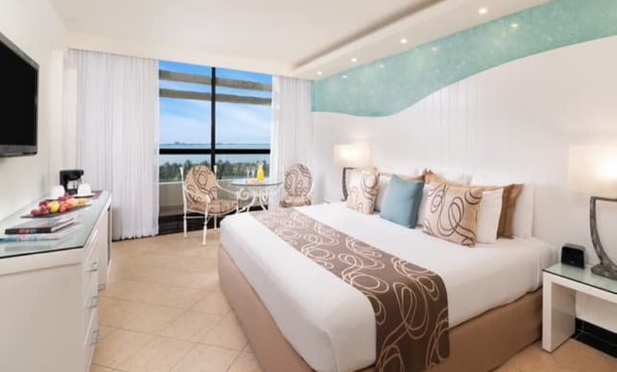 Image 27: Cancún All-Inclusive Beachfront Resort with Private Beach
