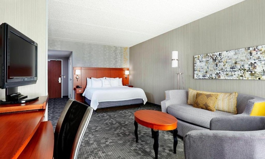 Image 15: North Phoenix Hotel with Kitchen Suites and On-Site Breakfast