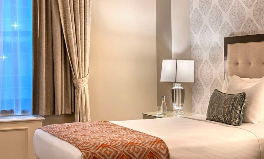 Image 16: 4-Star Midtown Manhattan Hotel near MoMA