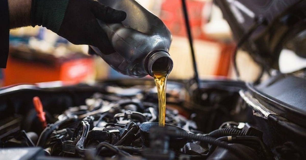 Cambio de aceite y filtro con revisión pre-ITV para coche en Sevilla