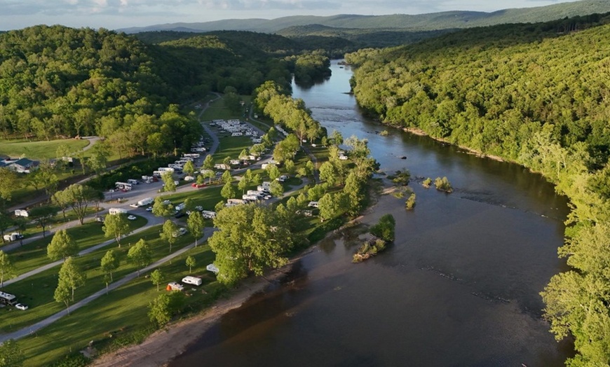 Image 6: Enjoy Lazy River Tubing on the Scenic Shenandoah