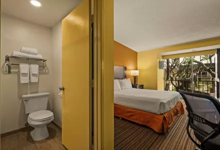 Courtyard King Room