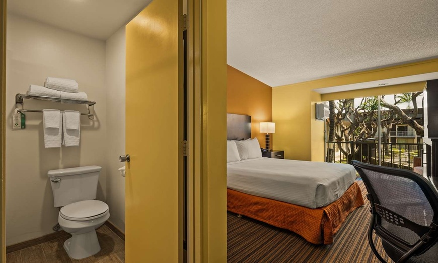 Image 20: Honolulu Airport Hotel with Free Breakfast & Shuttle