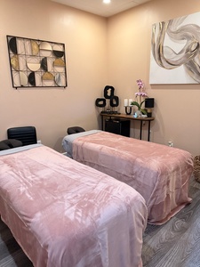 EARLY BIRD PRICING (LIMITED SUPPLY) : One 60-Minute Therapeutic Massage - Blissful Massage Therapy