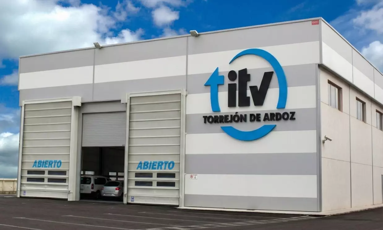 ITV con tasas incluidas para vehículos ligeros en horario a elegir en Itversia ITV Torrejón de Ardoz (hasta 31% menos) - Second Medium