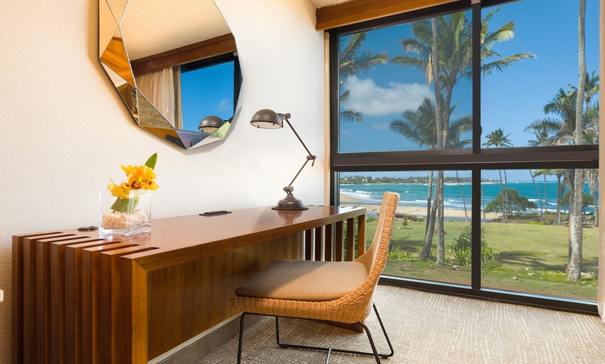 Image 32: Kauai Beachfront Hotel with Pools & On-Site Lū'au