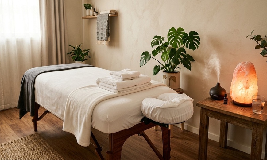 Image 2: Experience Relaxation with Customized Massage Options