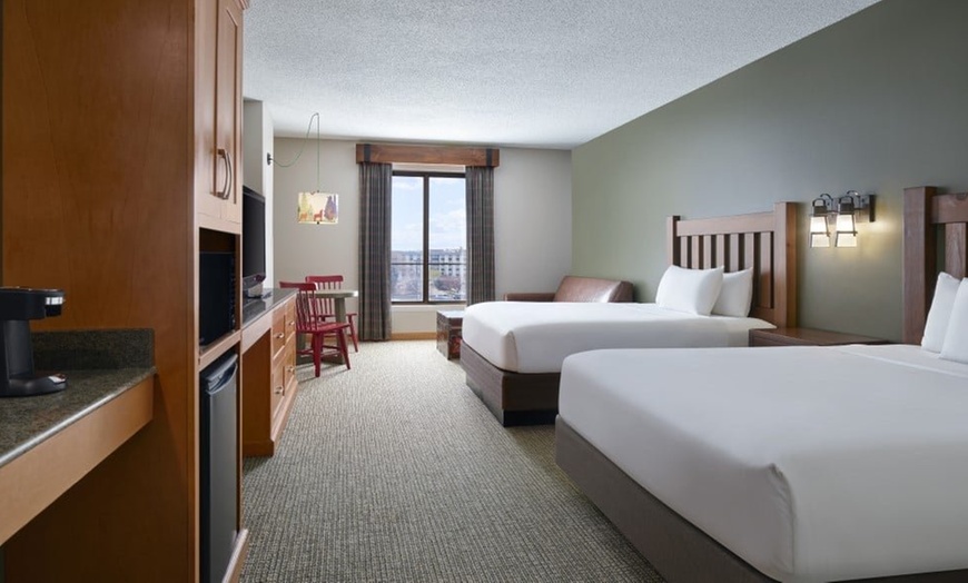 Image 19: Great Wolf Lodge Bloomington Water Park Resort