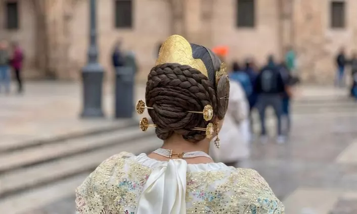 Brilla estas Fallas: maquillaje y/o peinado de fallera para 1 persona