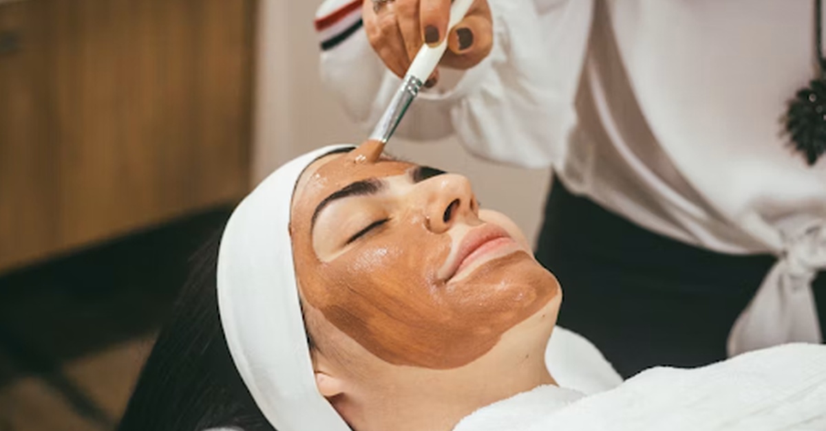 Tratamientos faciales de limpieza, peeling y microcorrientes en Valencia