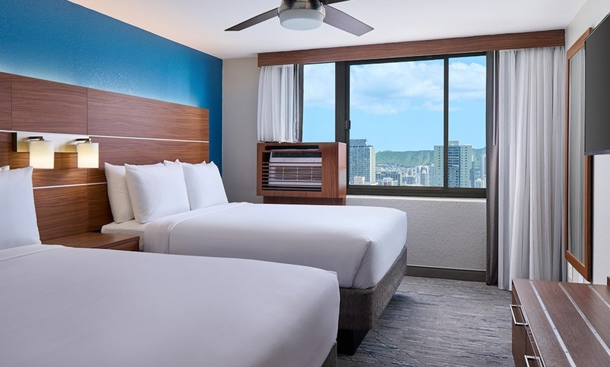 Image 10: Waikiki Hotel with Rooftop Pool and Free Breakfast