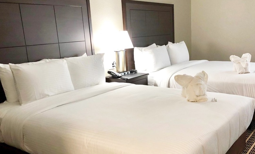 Image 12: Dallas Hotel near Galleria with Pool & Free Parking
