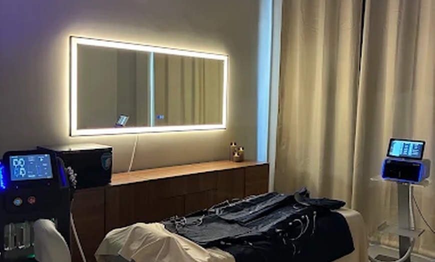 Image 4: AI-Powered Robotic Deep-Tissue Massage: 30, 45, or 60-Minute Sessions