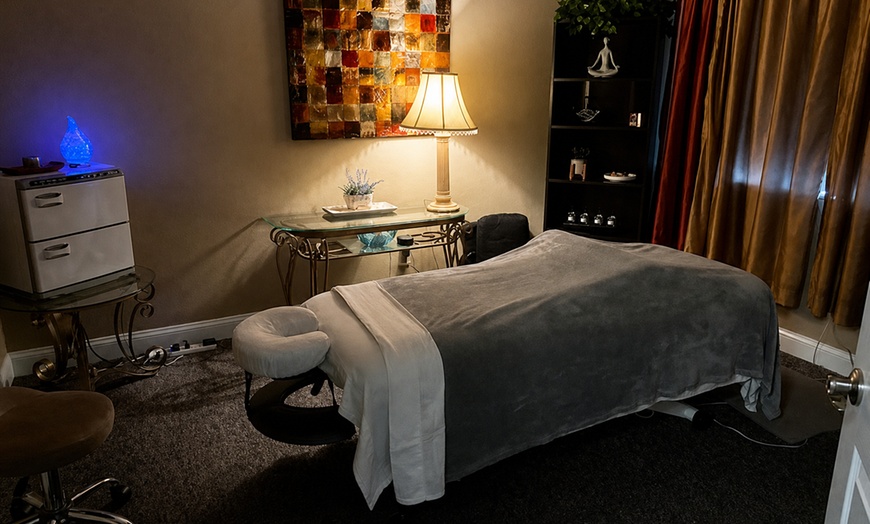 Image 3: 60-Minute Deep Tissue & Muscle Tension Relief Massages