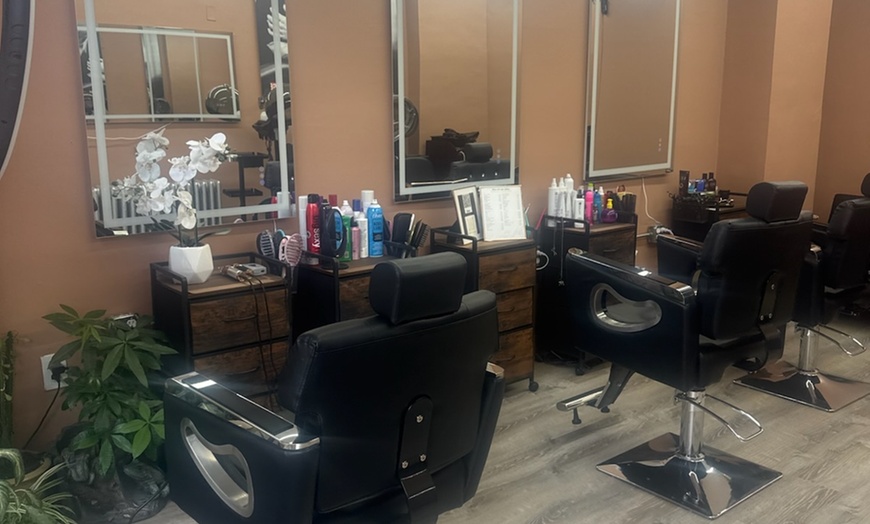 Image 5: Fresh Haircut & Conditioning with Optional Highlights