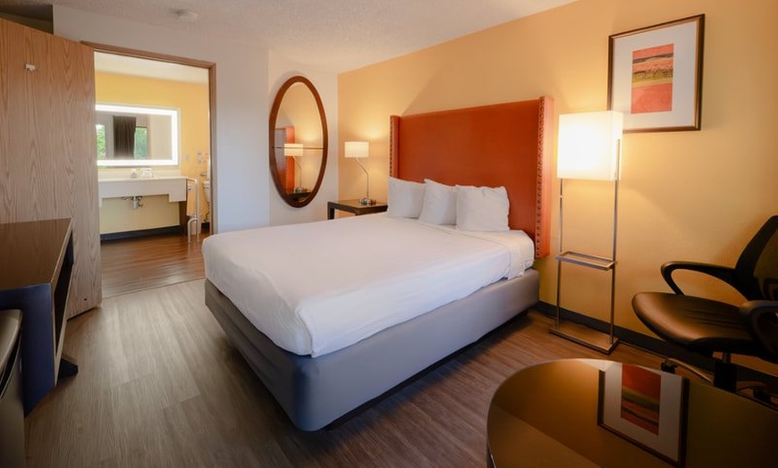 Image 15: Budget Hotel in Beaverton near Portland