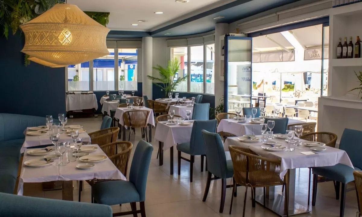 Cata de 4 vinos con crujiente de queso frente al mar para 2 o 4 pax