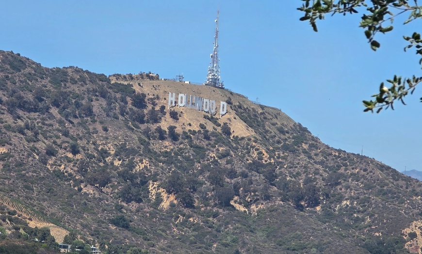 Image 3: Famous Homes & Movie Locations in a Open-Top Van w/ I RIDE LIKE A STAR