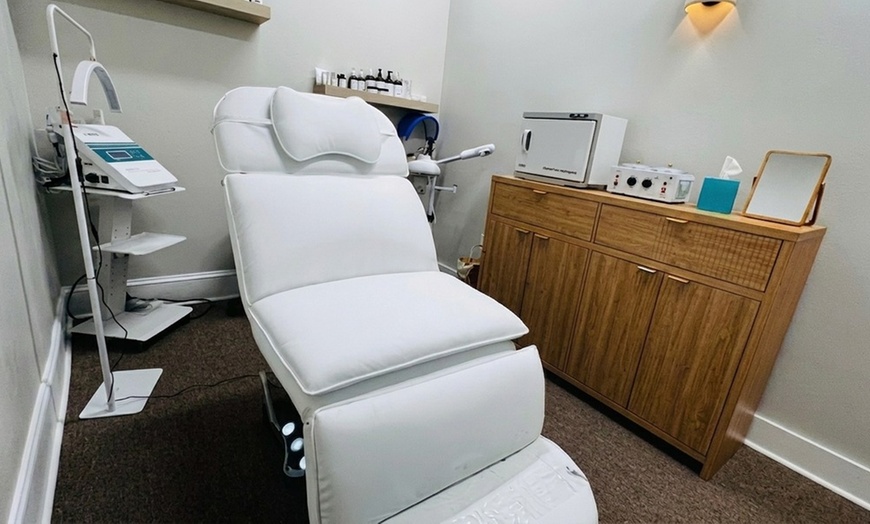 Image 5: Pampering packages with Massage, Facial, Infrared Sauna for 1 or 2