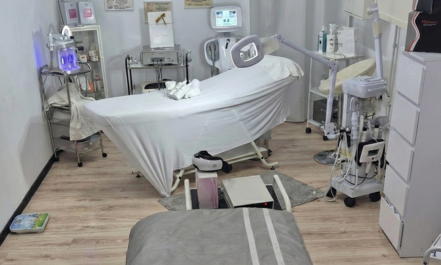 Image 3: 5 o 7 sesiones de masaje drenante, manta eléctrica y aparatología