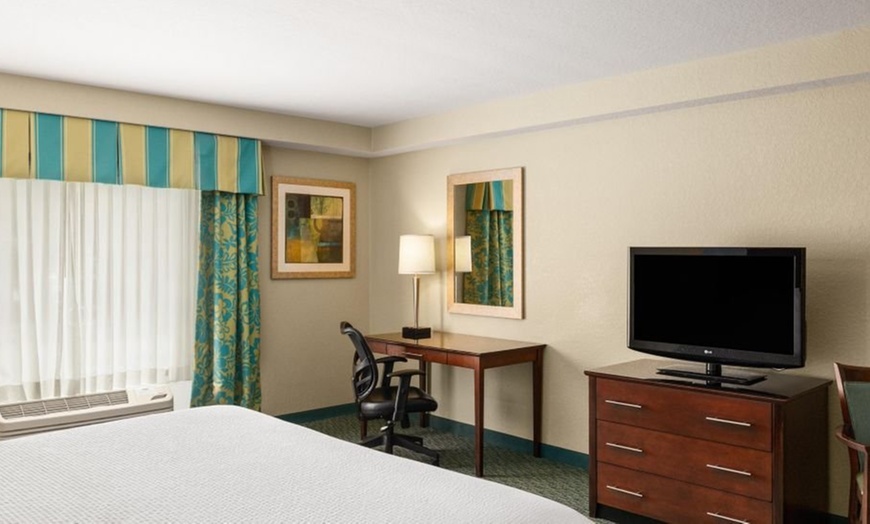 Image 12: Orlando Hotel Near Disney World with Free Park Shuttles