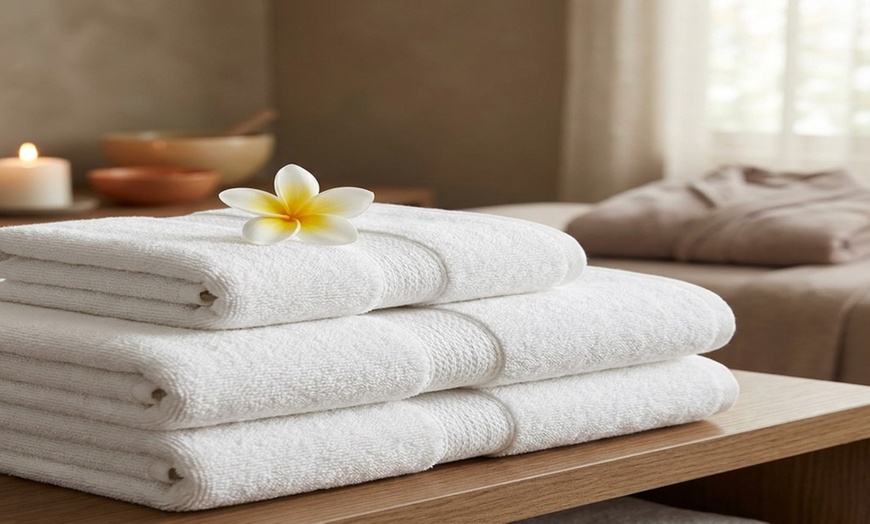 Image 2: Enjoy Foot Reflexology, Solo Relaxing Combo Massage & Couples Packages