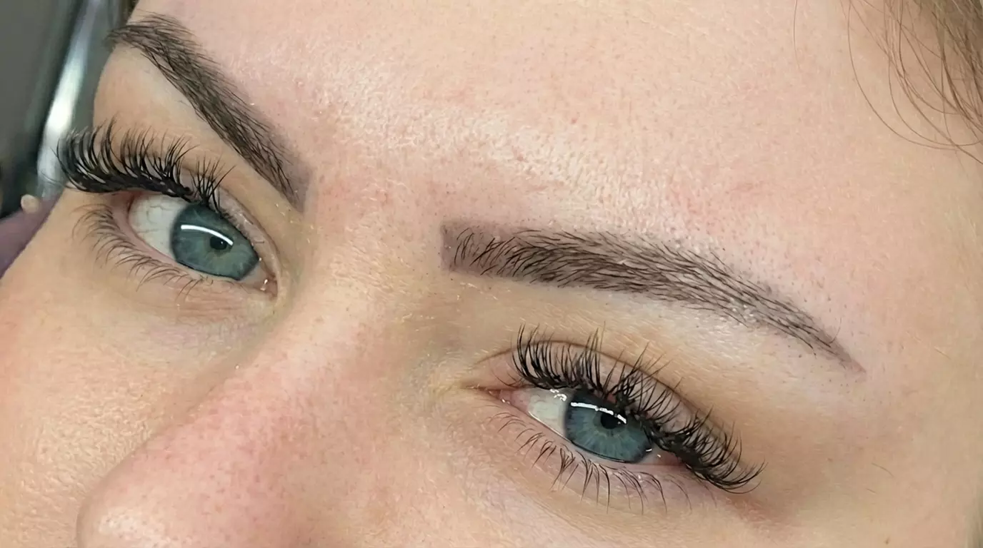 Ausdrucksstarker Blick: Wimpern- und/oder Augenbrauen-Lifting für 1 Person (bis zu 49% sparen) - Primary Image