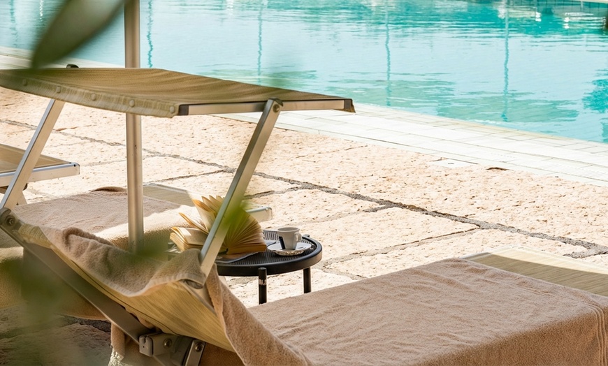 Image 2: Imperia 4*: Soggiorno in camera deluxe con colazione o mezza pensione